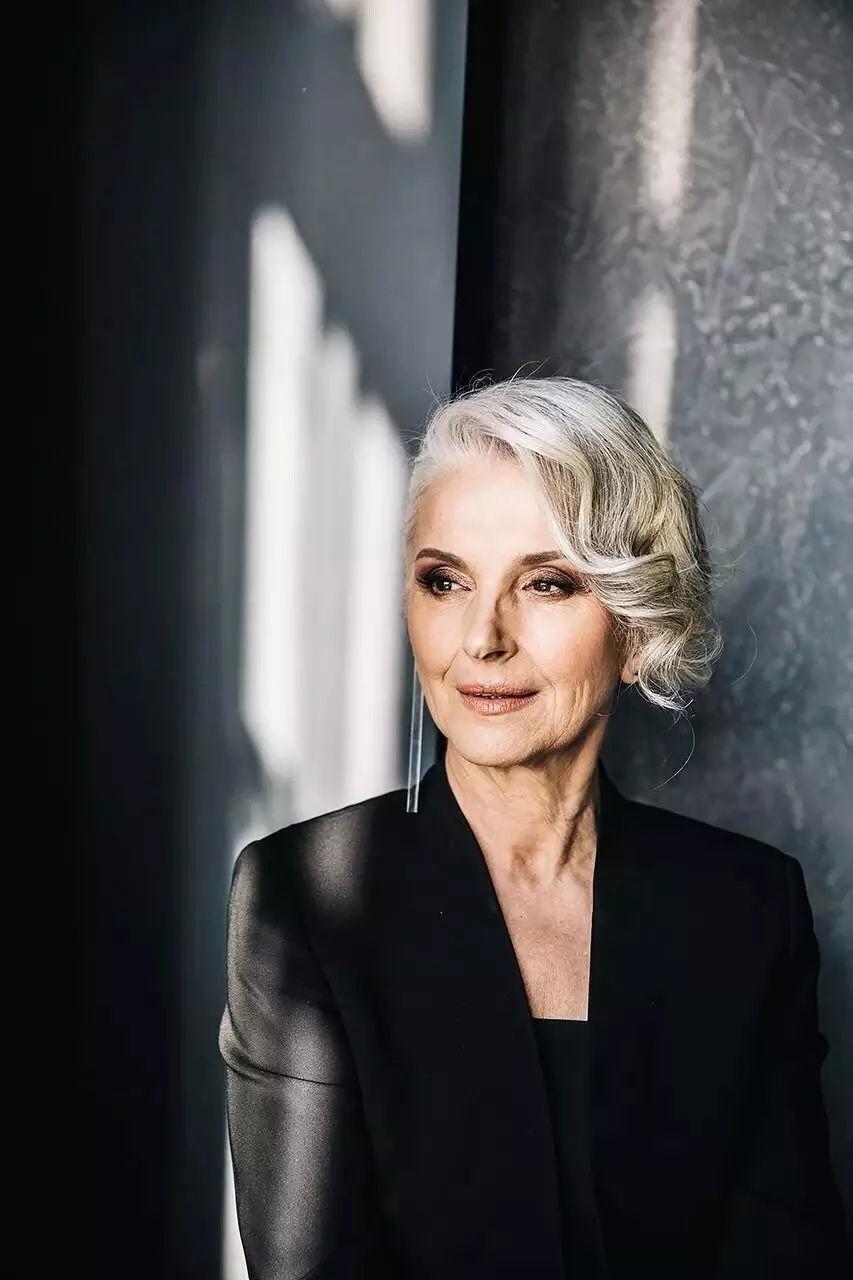 50岁身材超好的瑜伽女人,50岁女人成熟身材瑜伽