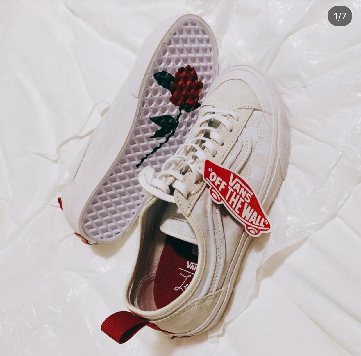 vansoffthewall白色荧光,offthewall的vans是真的吗