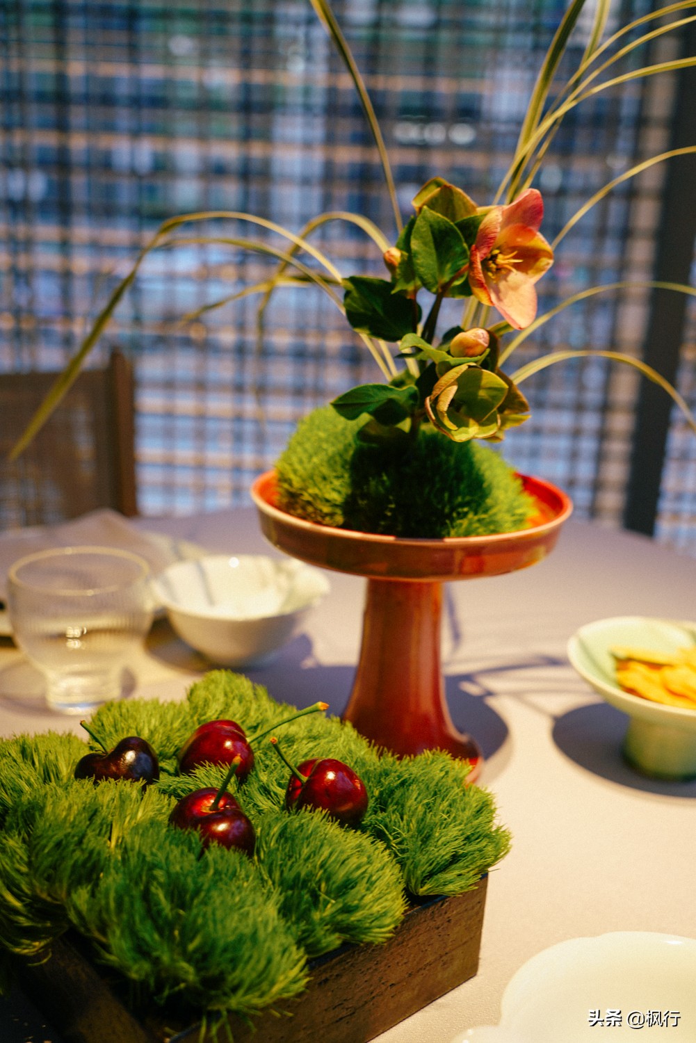 这家北京二环内的粤菜馆,装修获大奖,松板肉、乳鸽、罗氏虾惊艳