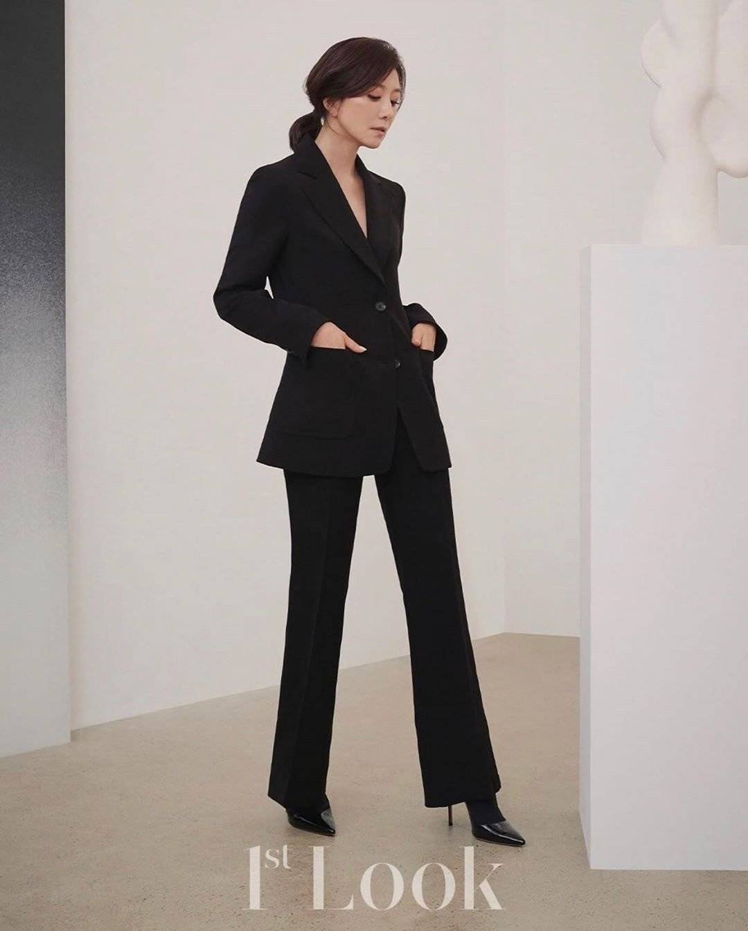 金喜爱50岁穿搭,金喜爱最新穿衣搭配