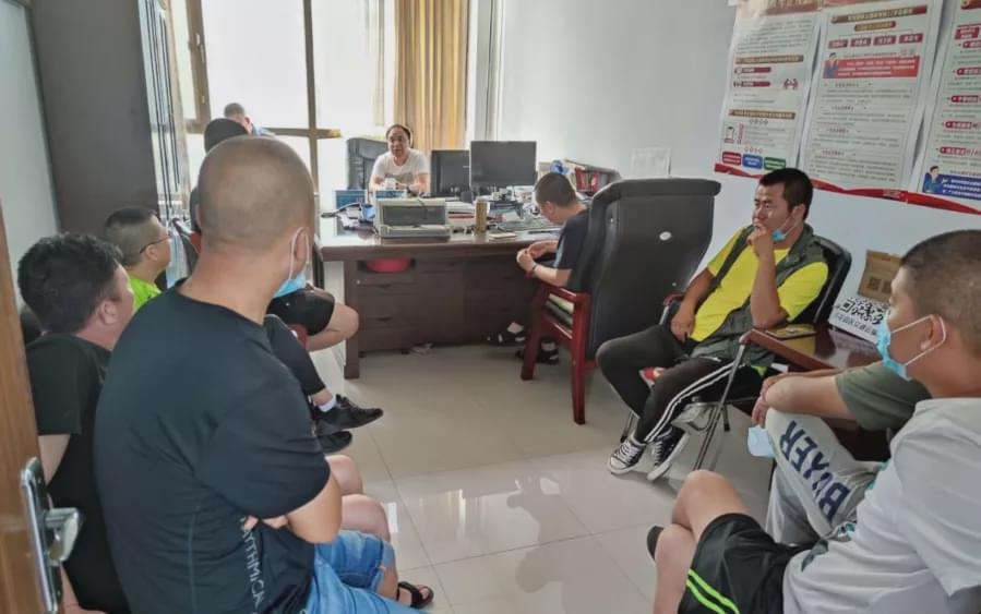 打击非法网约车行动,民警严查网约车无照营运