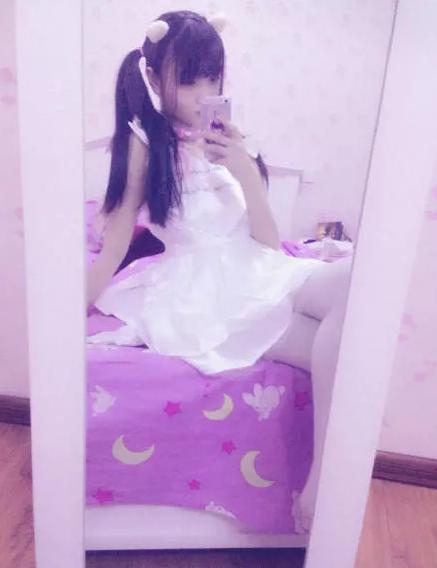 14岁女生晒“私房照”,早熟程度超乎想象,网友:尺度有点大