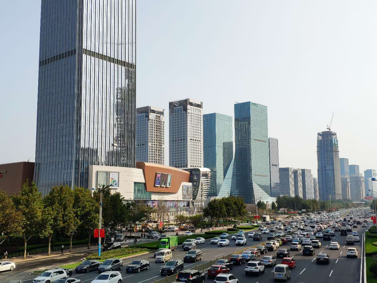 还没过节，济南这里已堵成了人山人海！最大规模的综合体开业！还有水哥王昱珩打造的绿植墙