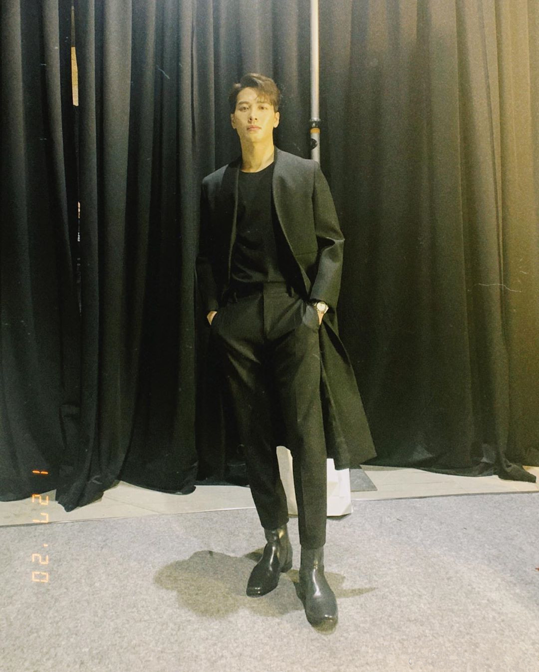 王嘉尔prada西装,王嘉尔fendi上的衣服有多贵