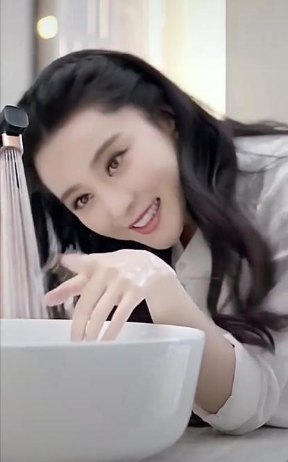 范冰冰走秀黑纱花絮,范冰冰拍的绿瘦广告照片