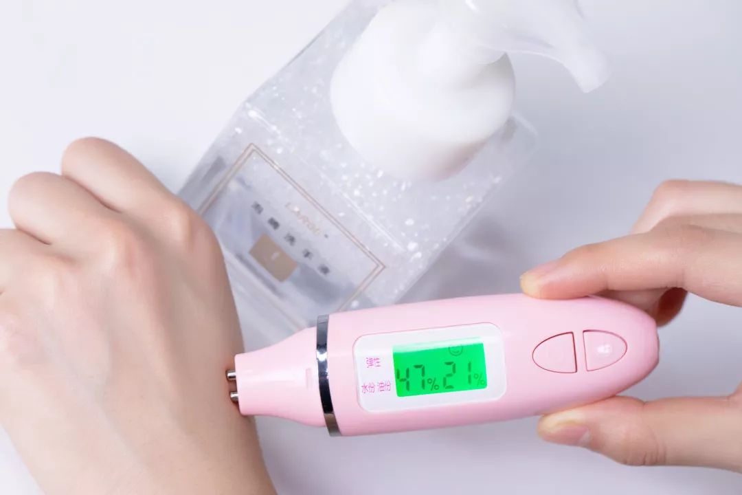 泡腾片洗完还可以用洗衣液吗,为什么泡腾片能用来打扫卫生