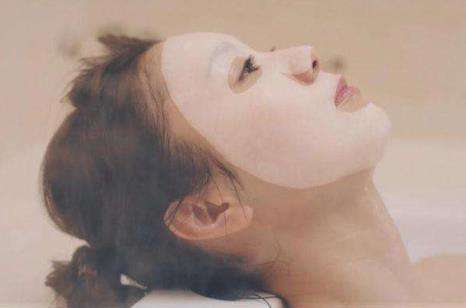 卡粉起皮怎么救,卡粉浮粉起皮脱妆怎么办