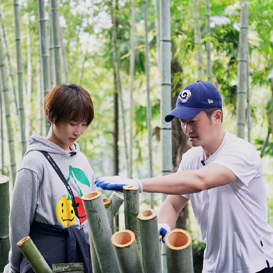 这两位的恩爱狗粮,我们甘拜下风