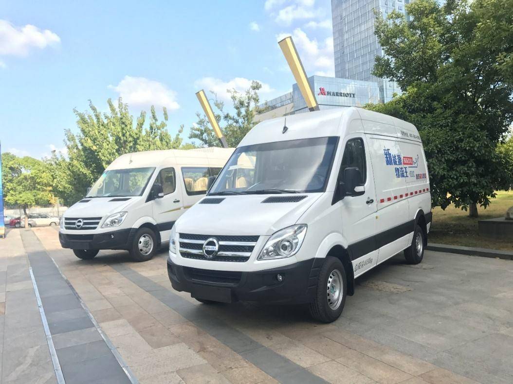 新能源纯电动面包车轻客,谁说新能源车没有真功夫