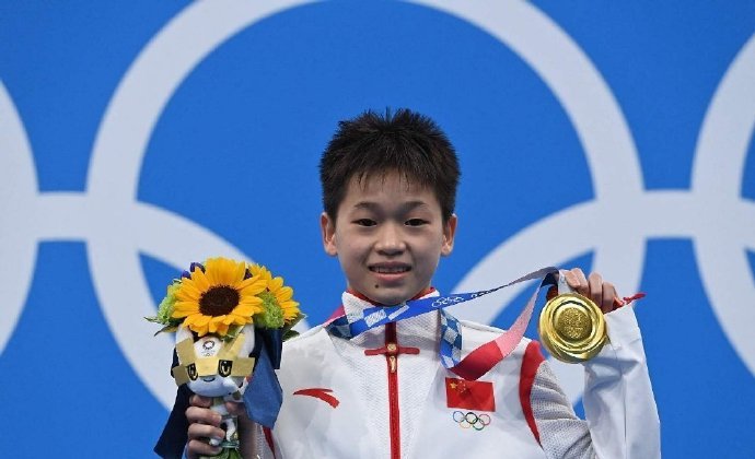 全红婵获赠20万现金教练有奖金吗,全红婵给队友发零食