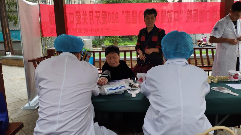 送健康进基层为民服务暖人心,送爱心送温暖到千家万户