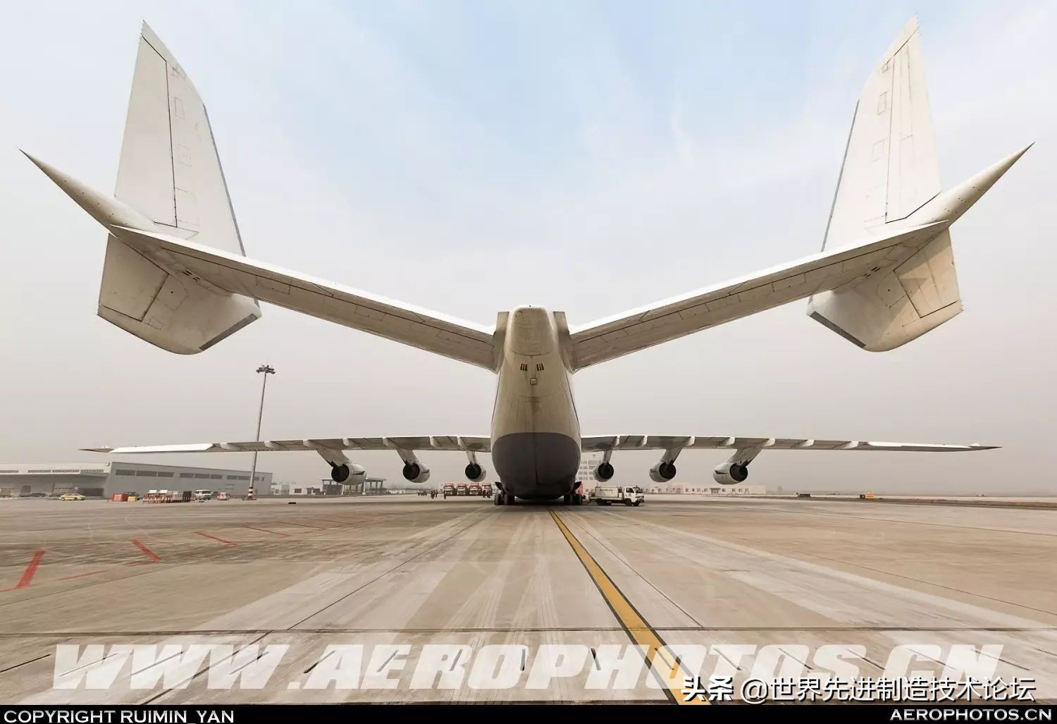 最大运输机安225是哪个国家生产的,最大运输机安225与波音747对比