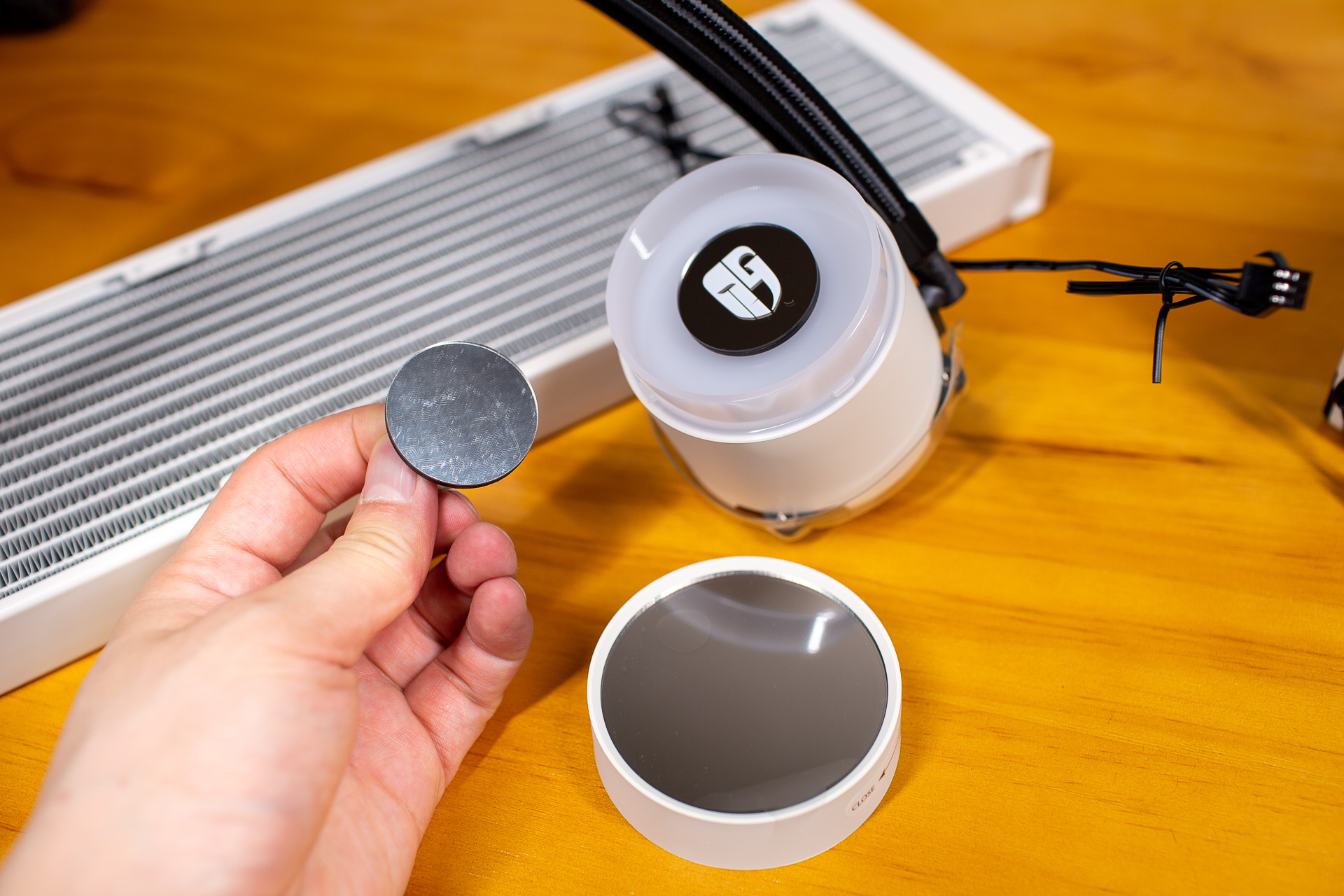 i9-9900K+5600XT主机日常是更适合工作还是游戏？MOD机箱装机分享