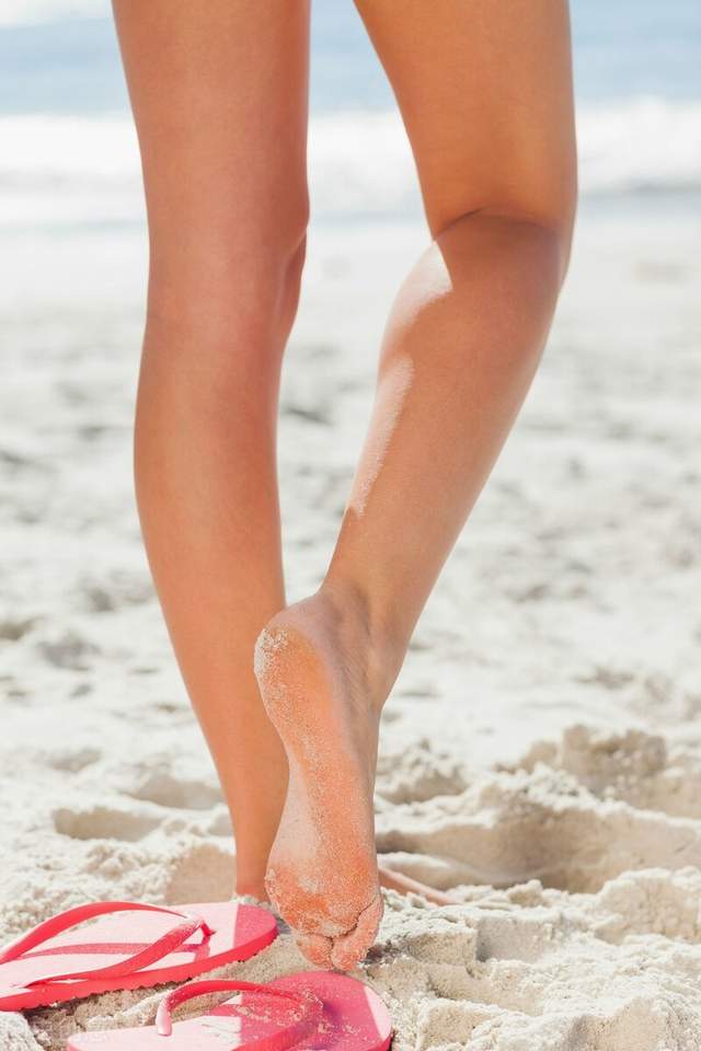 这些舒服的姿势正毁掉你的身体，腰腿疼、面瘫可能都因错误坐姿