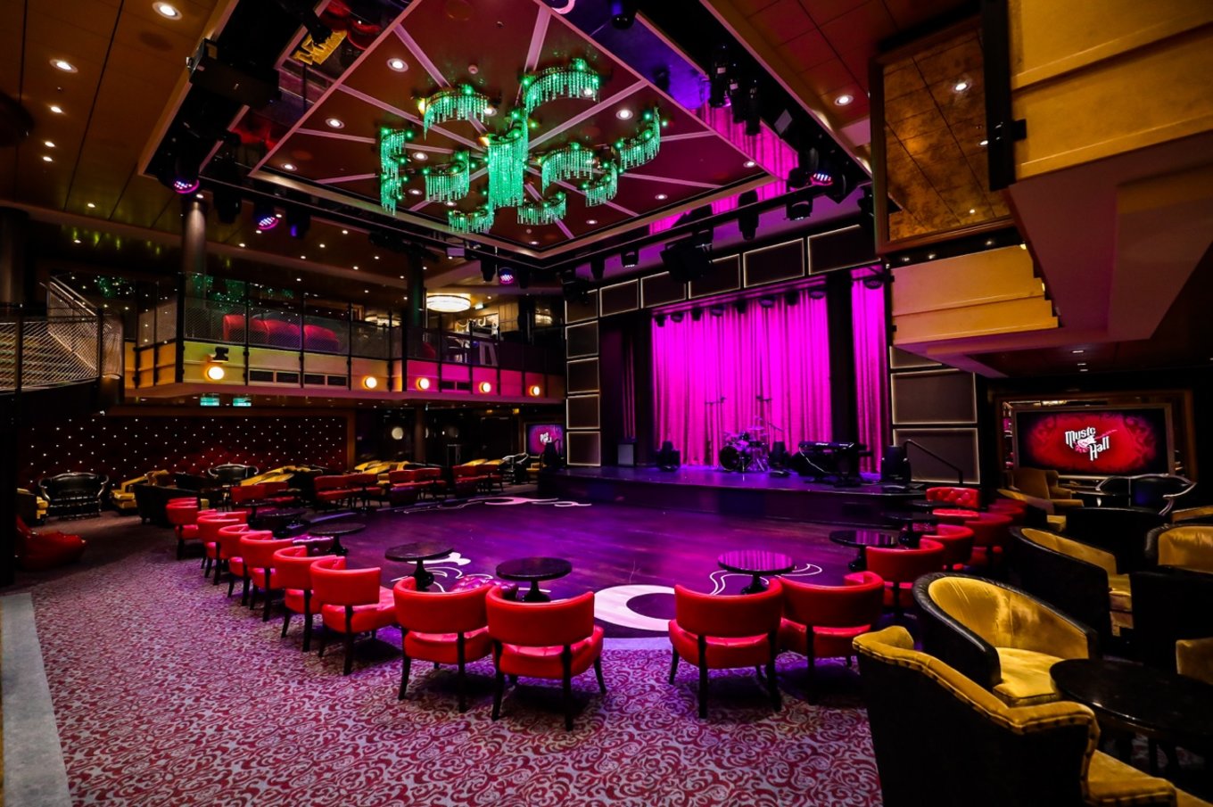 张翰王丽坤街头拍戏共赴海洋之城,张翰王丽坤同船共渡