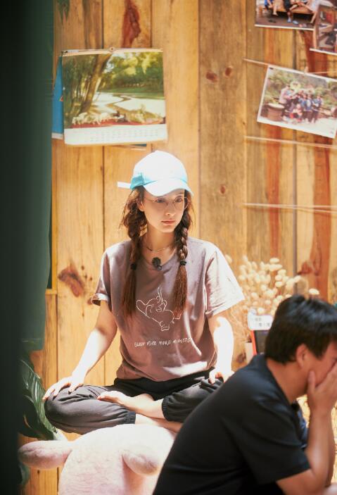 吴昕麻花辫搭配 (吴昕同款短发双麻花辫)