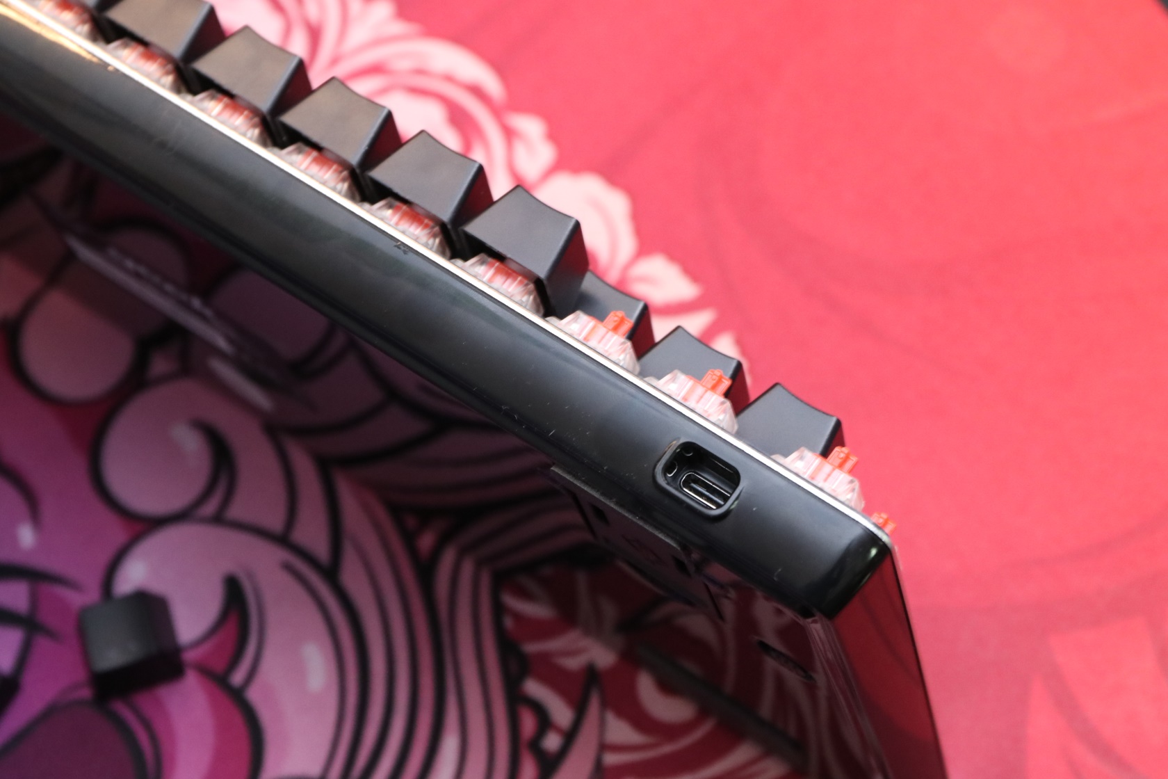 那款好用的小键盘终于出无线款了黑爵AK33分享