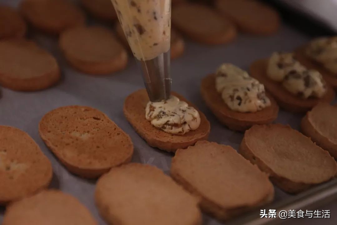 竟然比马卡龙还好吃？日本爆款小点心朗姆葡萄夹心饼干，超全配方