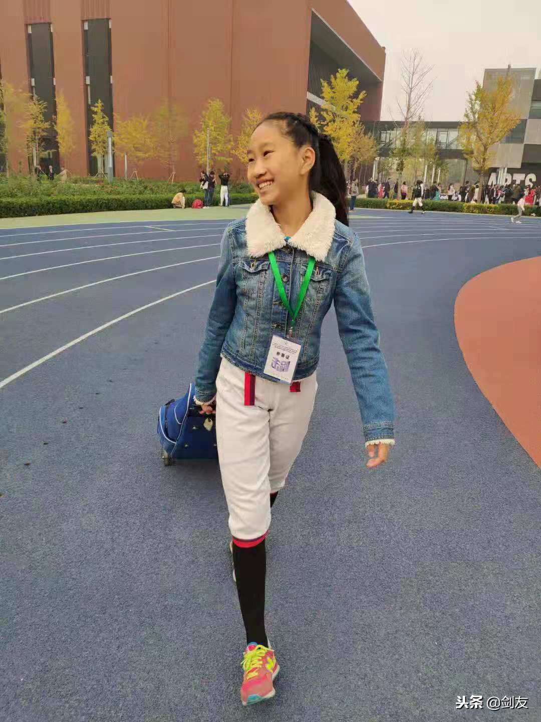 我最喜欢的运动是乒乓球的英语,击剑运动的好处和坏处