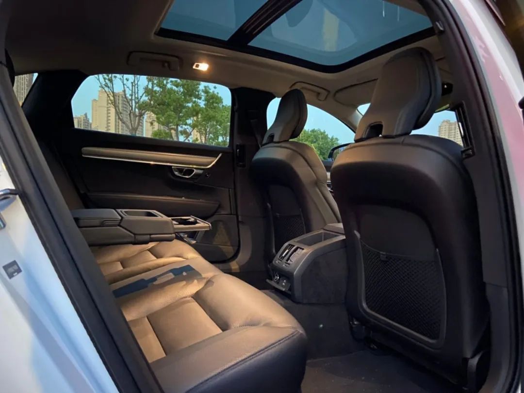 沃尔沃s90智逸豪华2022款使用说明,沃尔沃s90t8混动版2022款缺陷