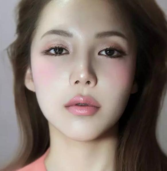 让李佳琦OMG的气垫BB霜，效果堪比美颜相机，誉为水光肌“神器”