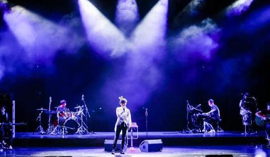 周深在饭圈边缘,周深饭圈