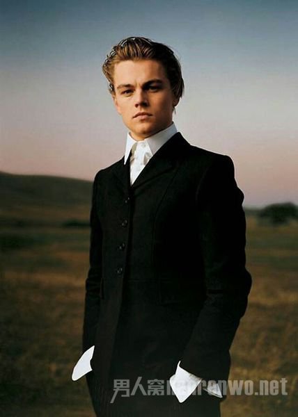 油腻大叔发型2020流行发型,40岁大叔雅痞风格侧背小卷发型