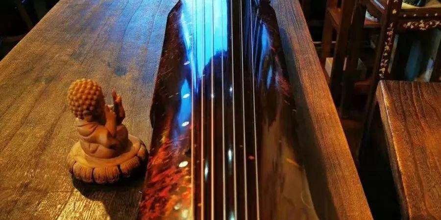 古琴入门怎样选择合适自己的古琴,落霞古琴和伏羲古琴有什么区别