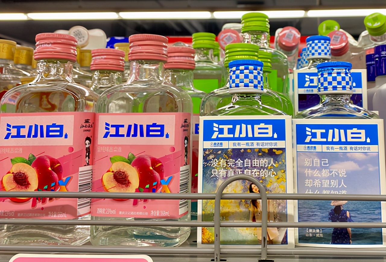 江小白是如何从神坛跌落的,从一夜爆红到无人问津年销30亿