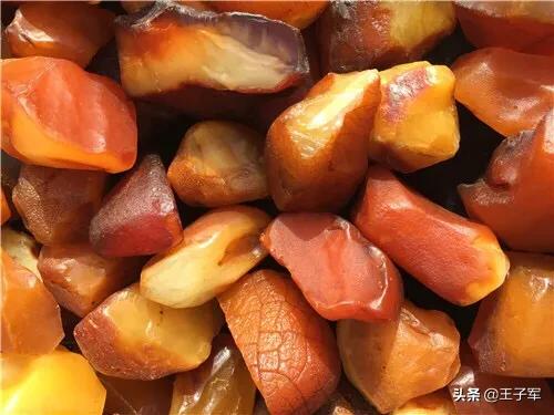 红宝石翡翠真假 (假蜜蜡和翡翠的区别)