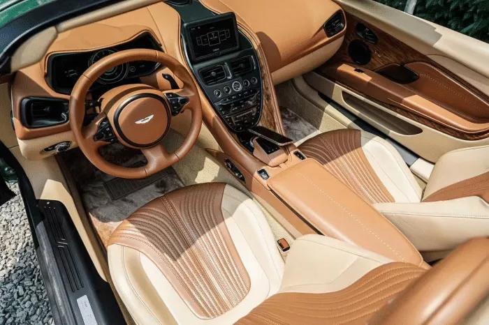 阿斯顿马丁db11敞篷版试驾视频,阿斯顿马丁db11敞篷试驾视频