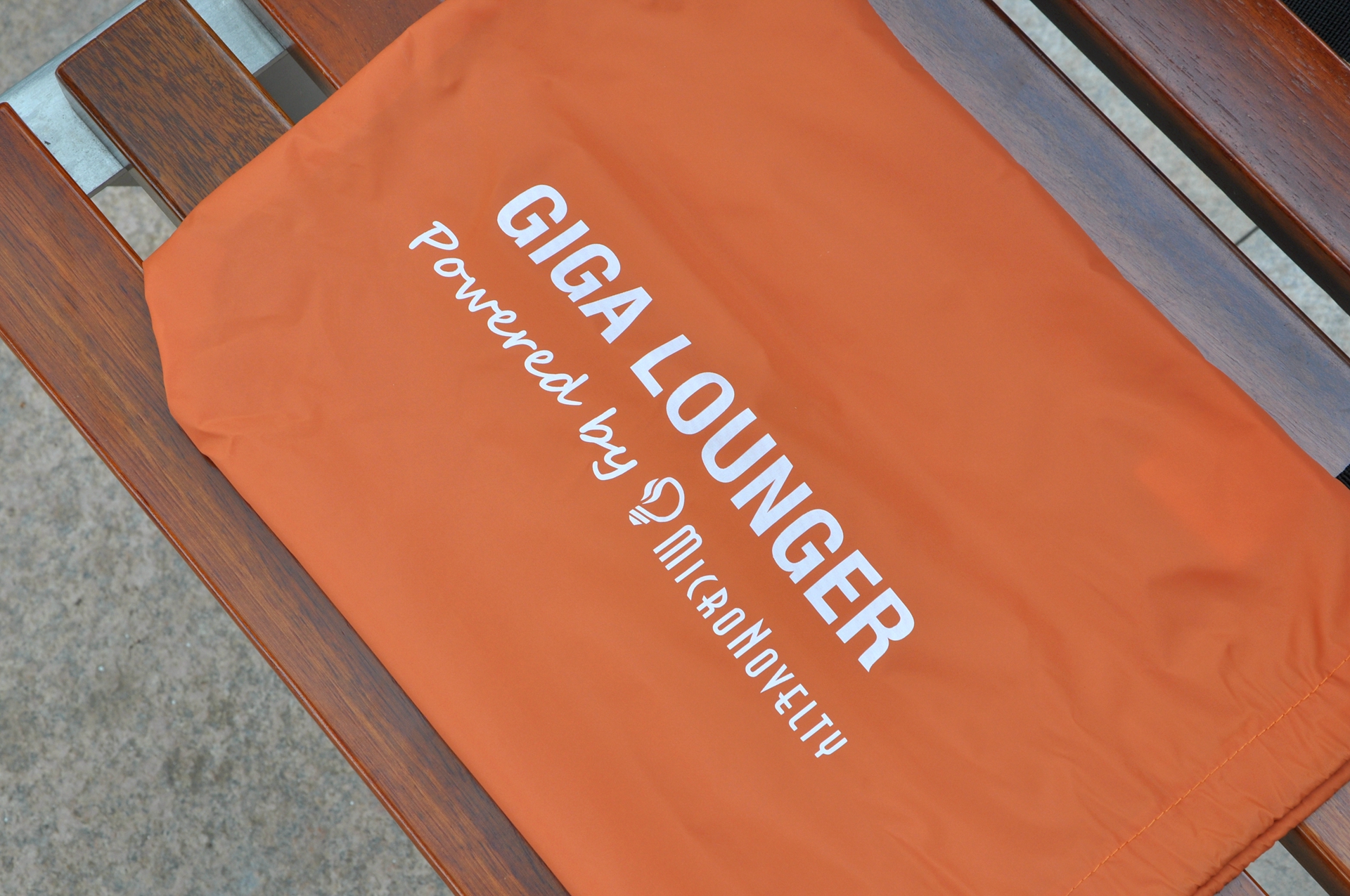 十一长假，我用反射镜面一键自动充气休闲床玩嗨了