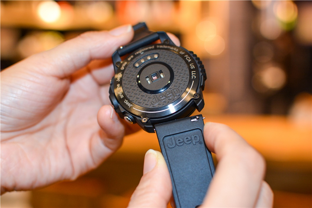 jeep智能全境界腕表值得买吗,jeep智能手表值不值得入手