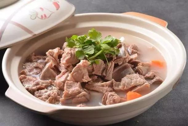 夏季吃羊肉怎么样才不上火,春天羊肉怎么吃对身体健康有好处