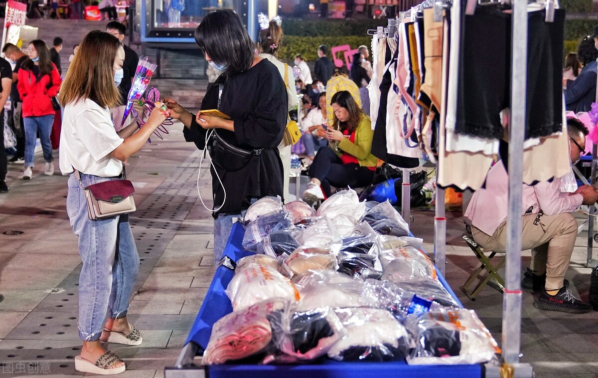 摆摊卖袜子一晚上能挣多少钱,卖丝袜摆摊技巧