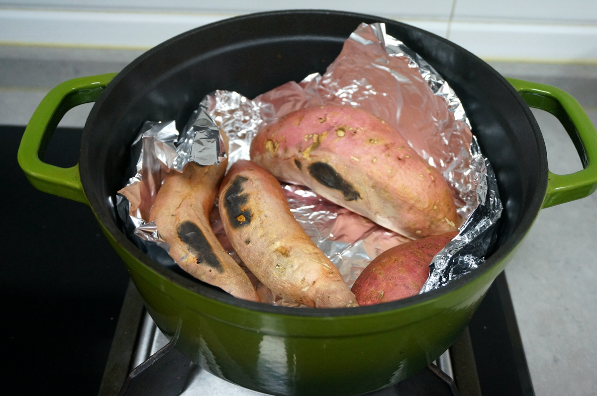 在家5分钟烤出香喷喷红薯的秘诀,小铁锅烤红薯的正确方法