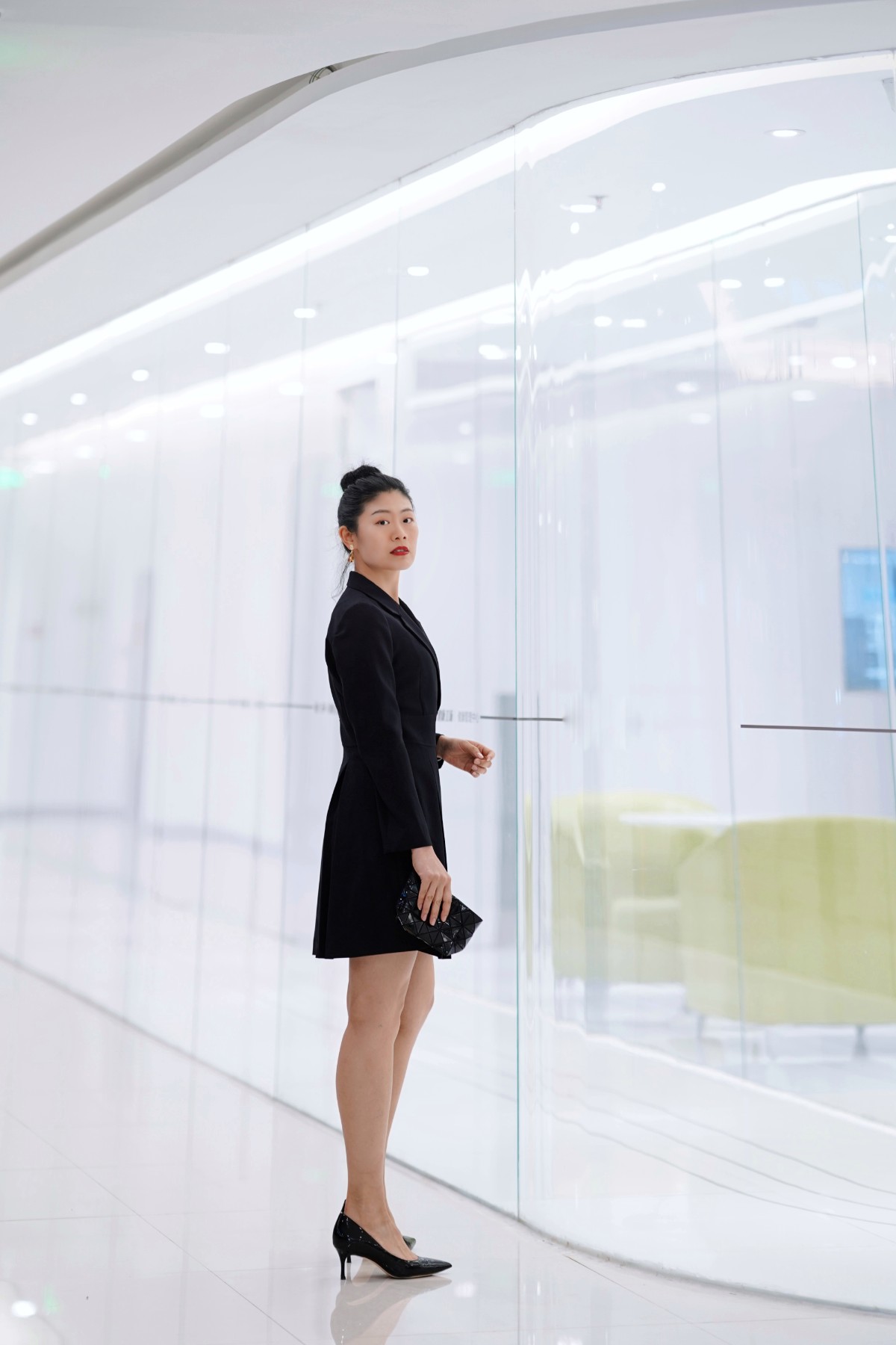 立春之后的时髦实用之选:小西装、风衣和连衣裙