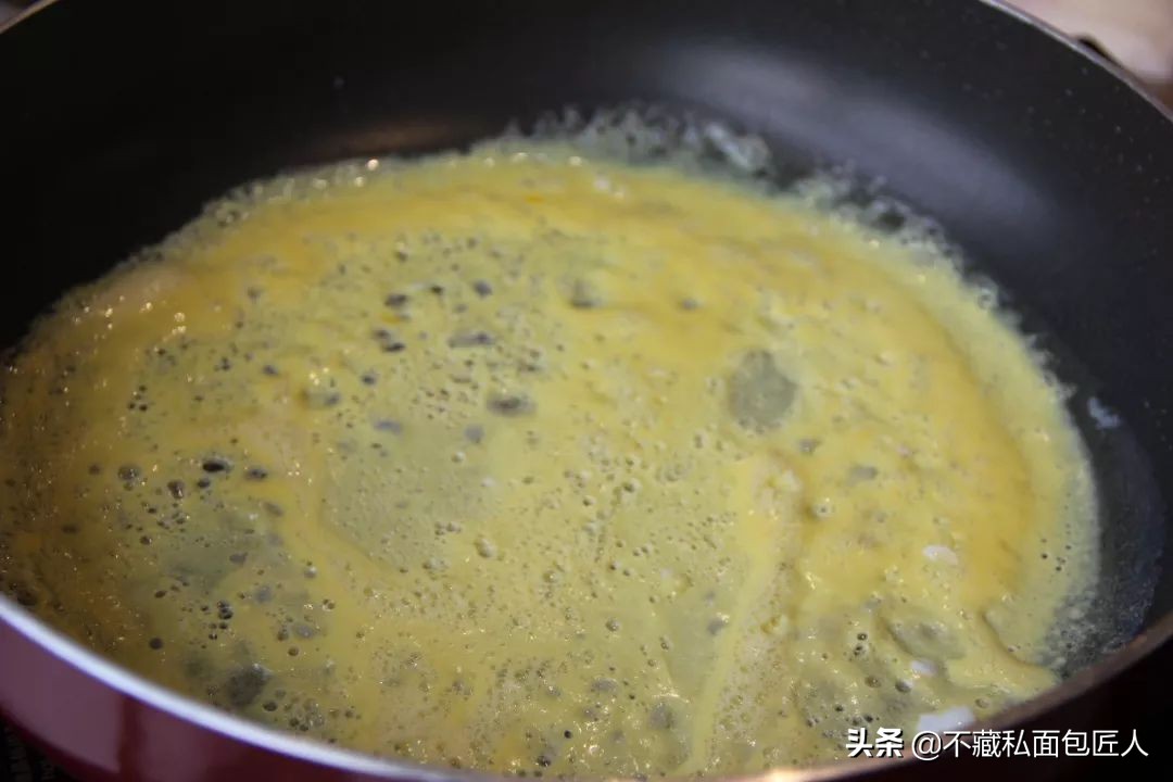 意大利墨鱼汁面包,金枪鱼墨鱼汁面包