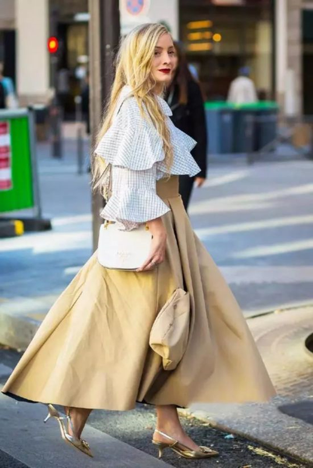 驼背矫正方法女,驼背穿衣服不好看如何改善