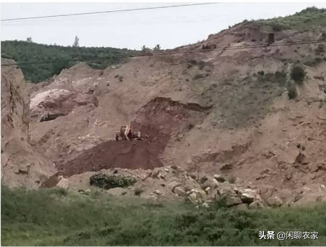 有人要给我投资我应不应该接受,有人要买我家耕地违法吗