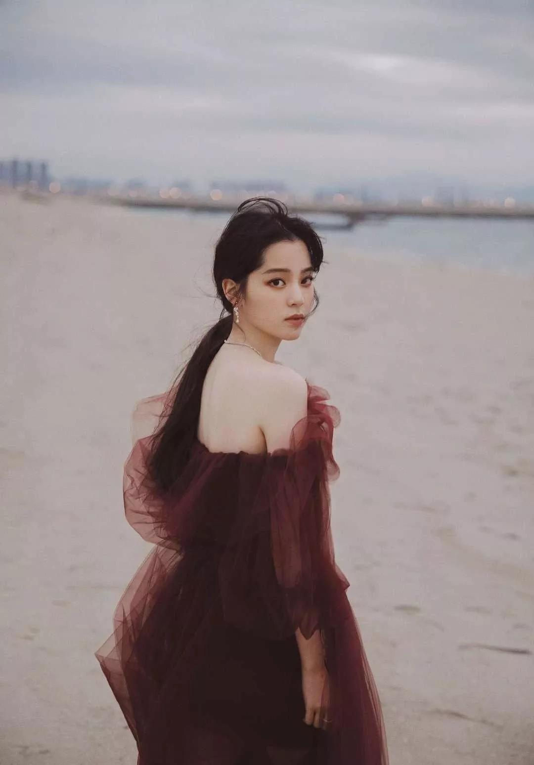 欧阳娜娜从小就享受着荣华富贵,欧阳娜娜最新惊艳亮相