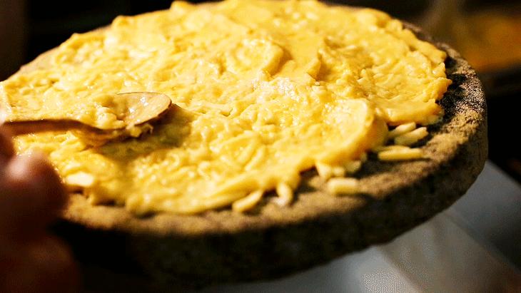 达明路上这家「黑店」，靠着瀑布芝士杀疯了