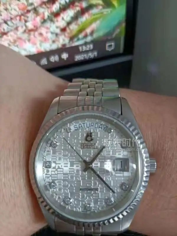 打工人手上适合戴什么,打工的一般戴什么表好点