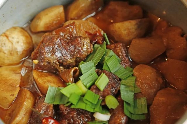 王思聪在杭州打卡的日料店,王思聪总是打卡的烤串店