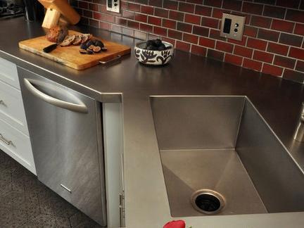 为啥不推荐不锈钢台面呢,用了几年的不锈钢