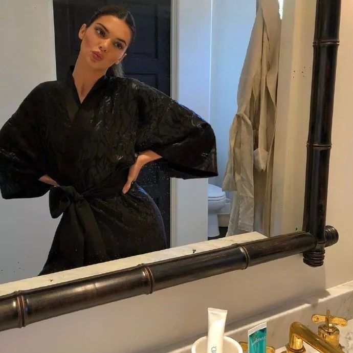 女人为什么总是爱买衣服,爱买衣服的女人有多好配音