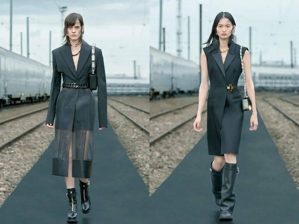 献礼影片《革命者》《1921》上映、菲拉格慕发布2021冬季系列...