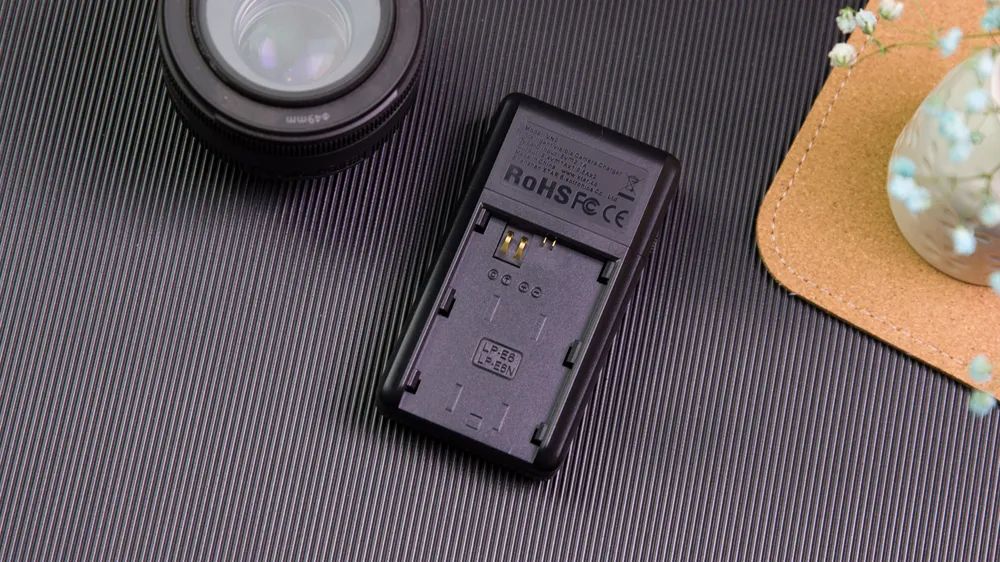 有充电器可以给手机充电吗,怎么样用充电宝给单反相机供电