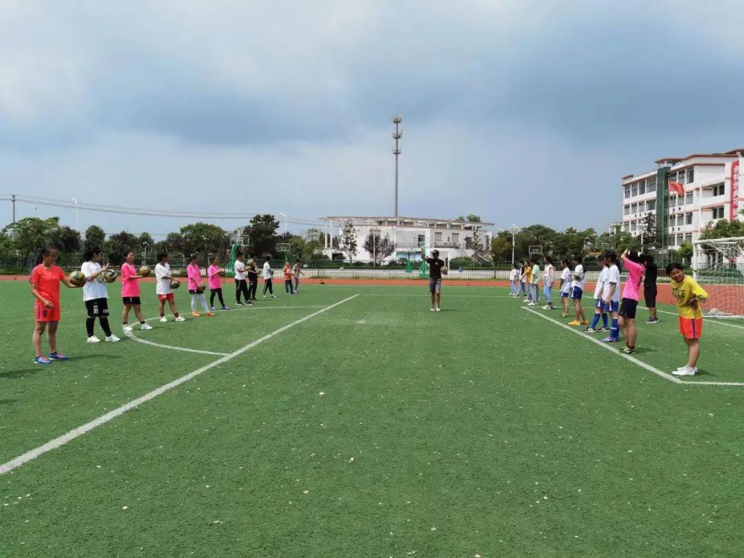 南体直播间｜走进凌中校园，玩转缤纷夏令营---南京体育学院体育教育与人文学院暑期社会实践系列报道