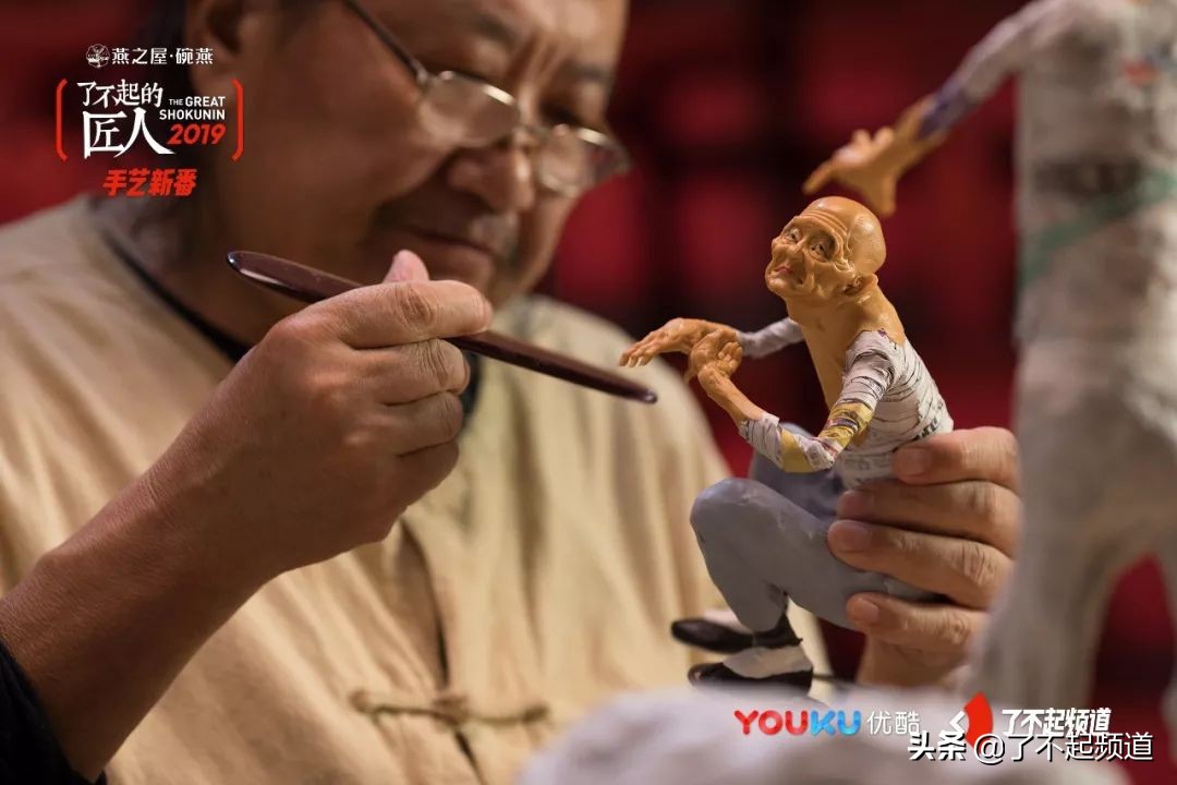 他从珠宝首饰到美容美发样样精通，只为做好一块蛋糕